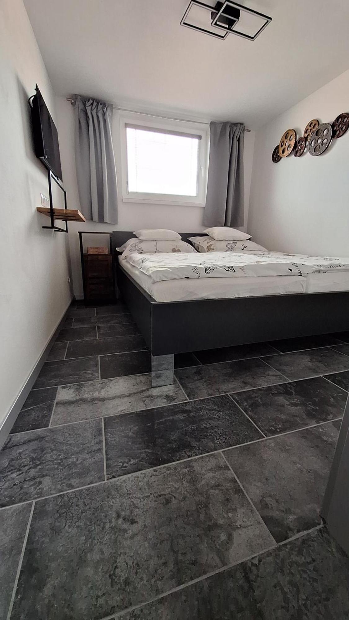 Bungalov Na Brehu Labe S Vlastnim Molem Pardubice Kültér fotó
